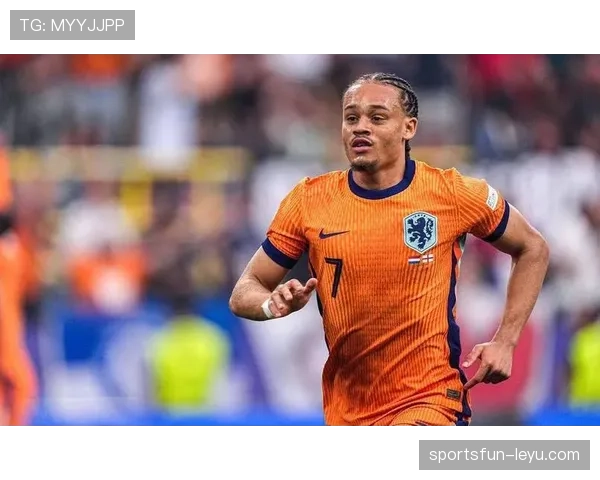 哈维·西蒙斯展望未来：专注成长与团队胜利，拒绝外界干扰